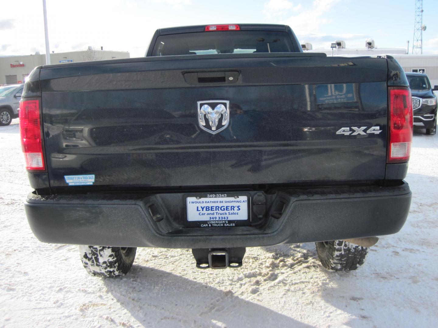 2014 RAM 2500 Tradesman Crew Cab 4WD (3C6TR5HT1EG) with an 3.6L V6 DOHC 24V engine, located at 9530 Old Seward Highway, Anchorage, AK, 99515, (907) 349-3343, 61.134140, -149.865570 - Photo#3